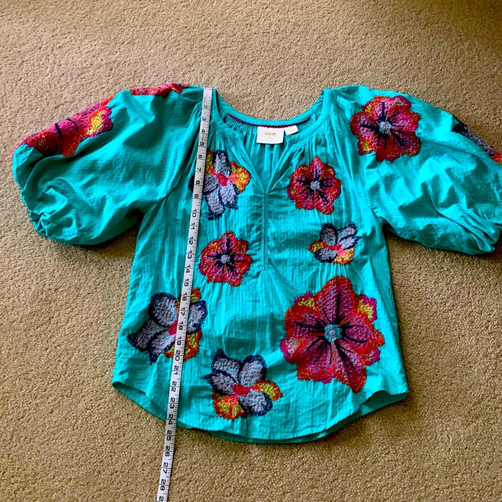Anthropologie Maeve Embroidered Fully Lined Top with Gathered Sleeves- Like New